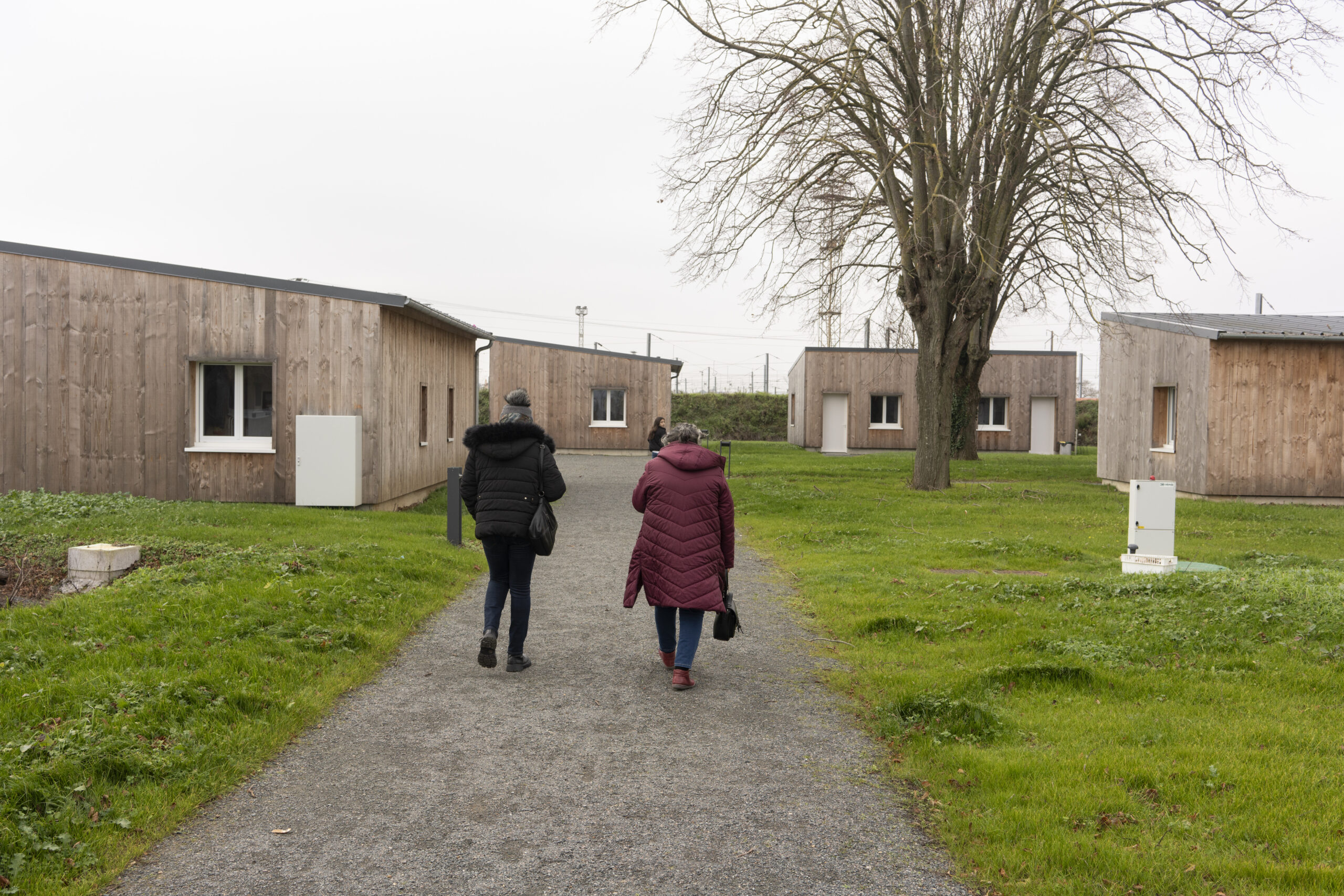 Derrière la salle communautaire, le 